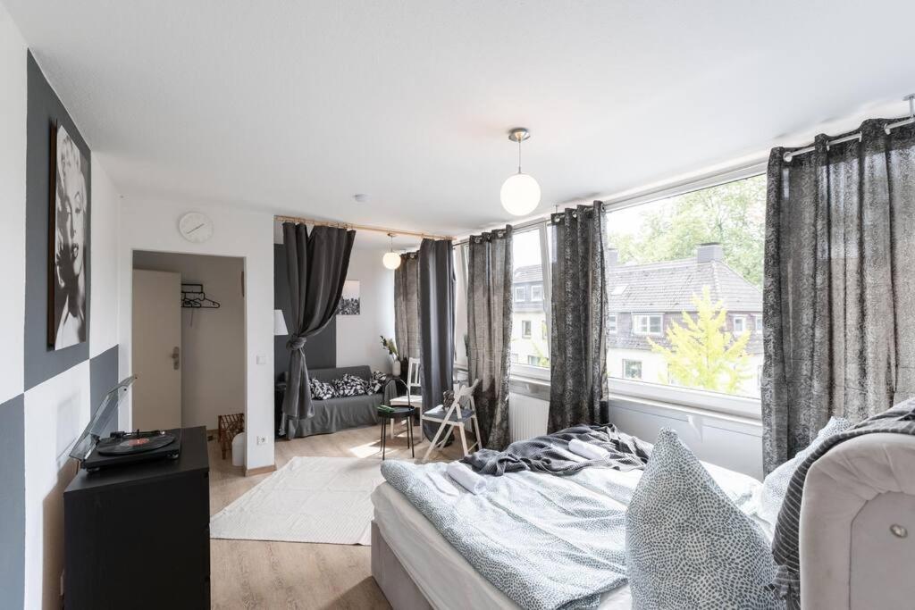 - New York In The Heart Of - Betten & Sofa - 5 Mins Station Hbf - Big Tv & Wifi - Apartment
